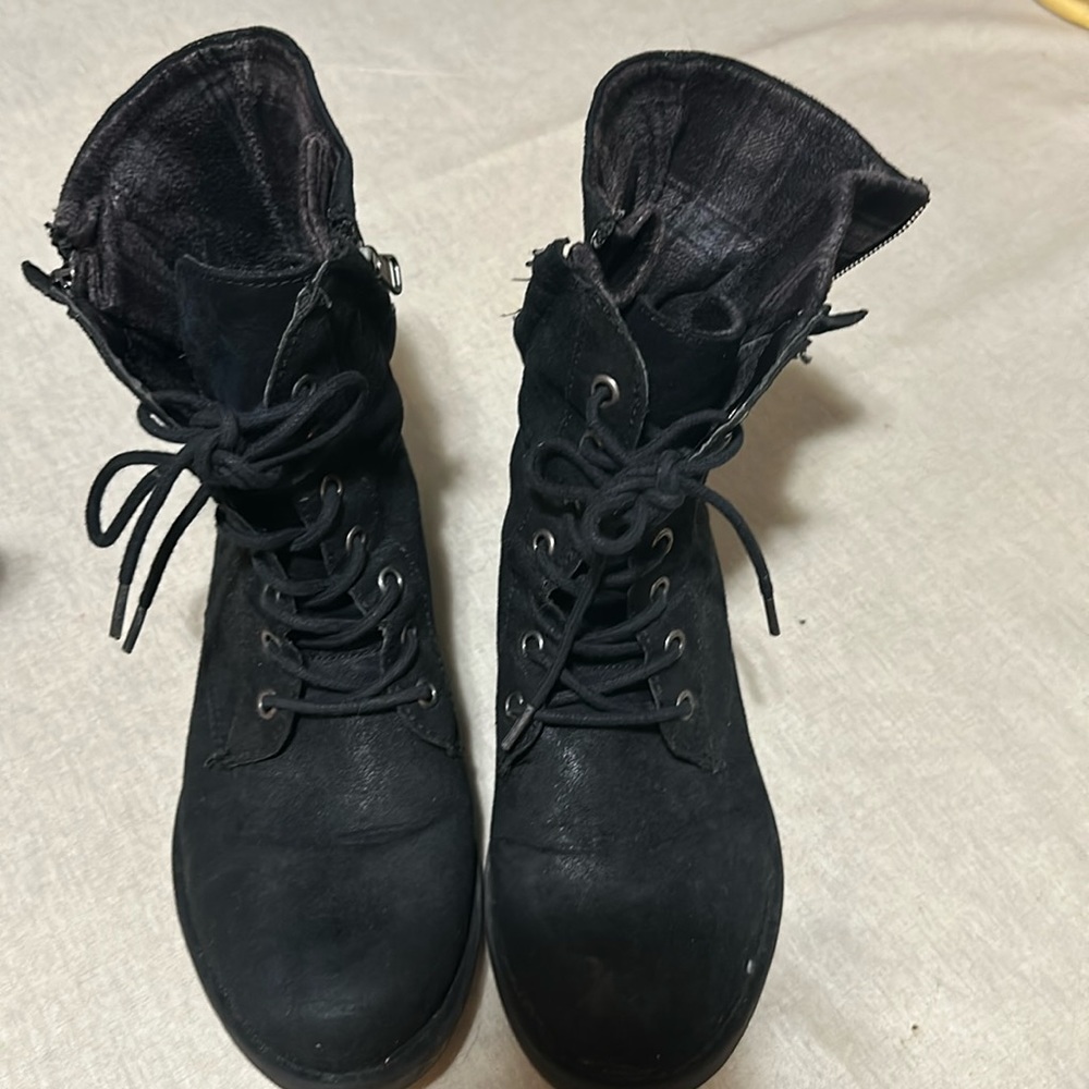 Combat boots